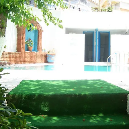 ゲストハウス Kusadasi Guest House 2*