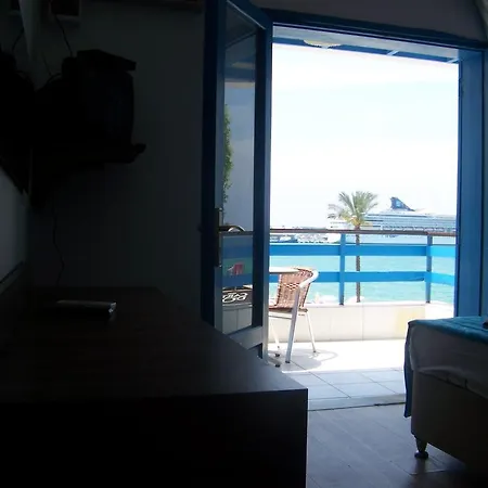 Kusadasi Guest House ゲストハウス クシャダス