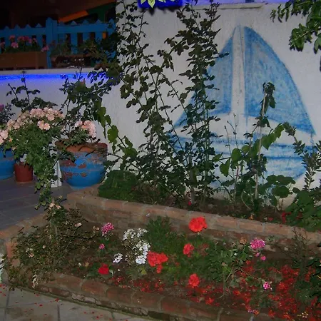 Kusadasi Guest House ゲストハウス 2*
