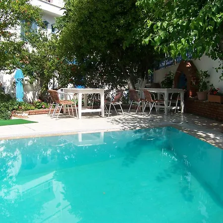 ゲストハウス Kusadasi Guest House 2*