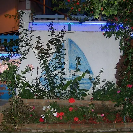Kusadasi Guest House ゲストハウス 2*