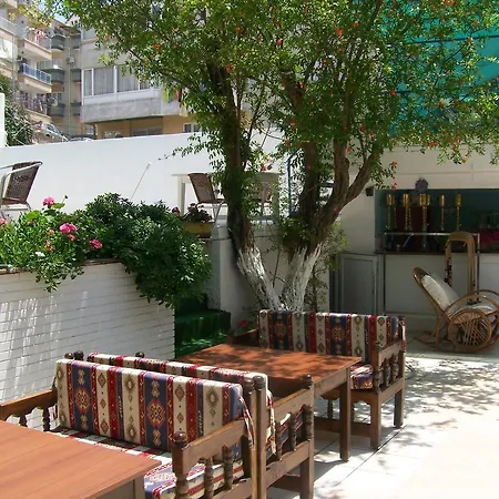 Kusadasi Guest House クシャダス