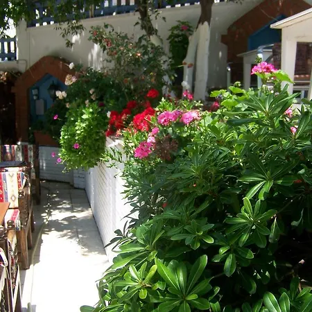 ゲストハウス Kusadasi Guest House