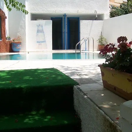 Kusadasi Guest House ゲストハウス クシャダス