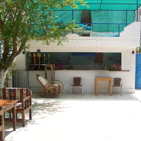Kusadasi Guest House クシャダス